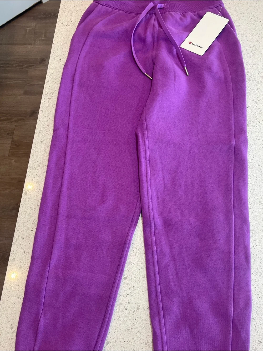 lululemon High-Rise Scuba Joggers (NEW WITH TAGS ATTACHED) Moonlite Magenta - Picture 2 of 12